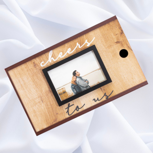Caja de madera con portaretratos (caja vacía)