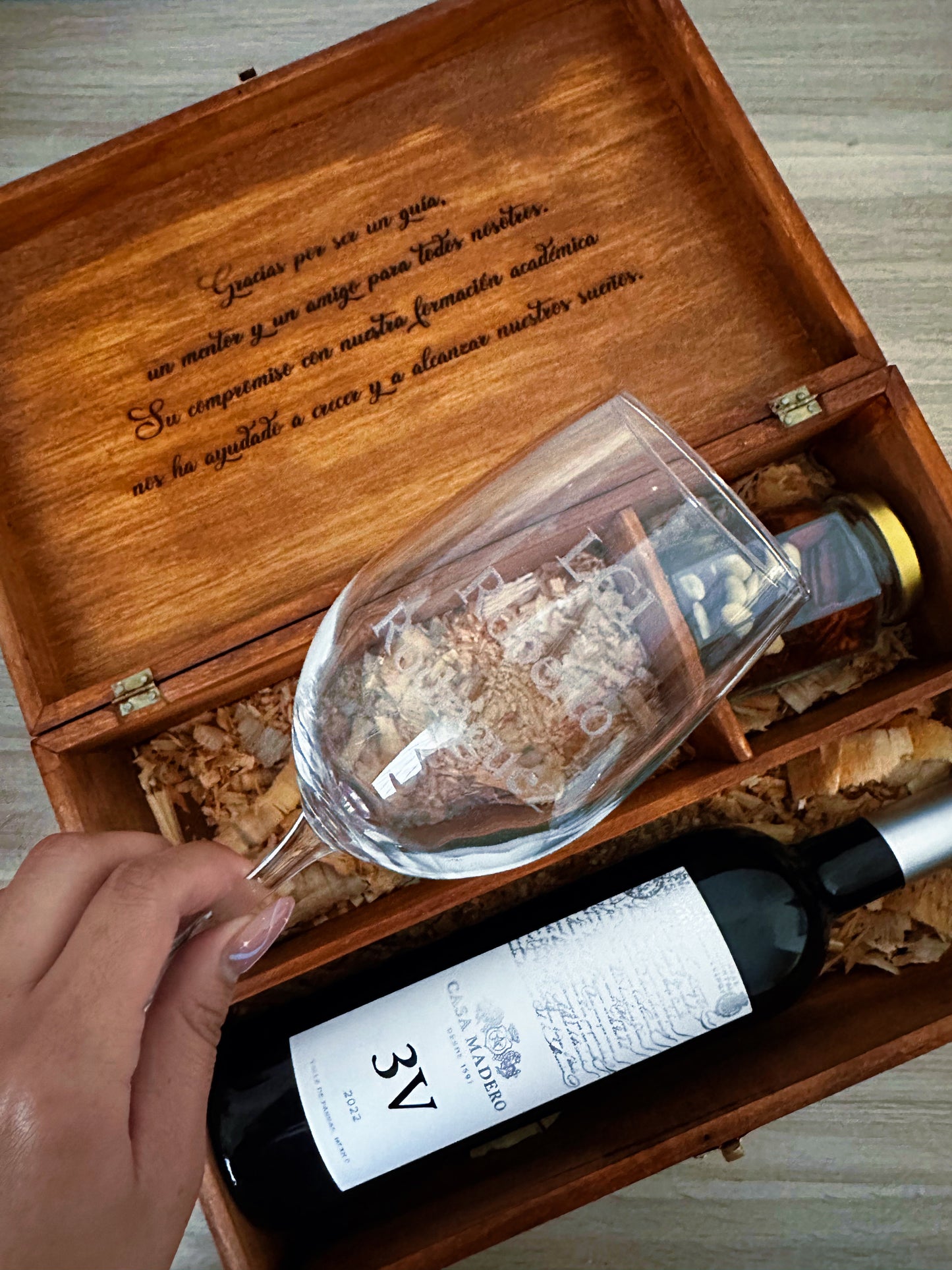 Caja para padrino/madrina (Kit Botella 3V+copa+snack)